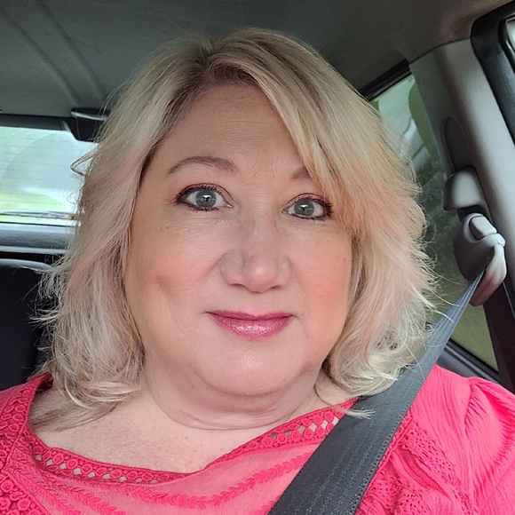 Meet your Posher, Caroline - Picture 3 of 5